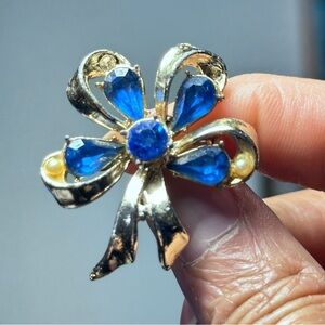 Vintage Ribbon Bow Brooch Blue Glass Rhinestone Accents Gold Tone 1.5 5423 B